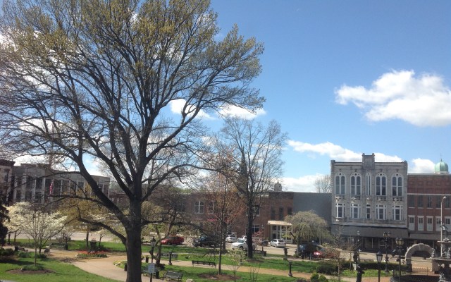 Fountain_Square_2016_04_02-3